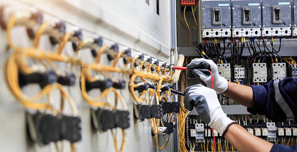 Professional Electrician technician working in Hillcrest, NY
